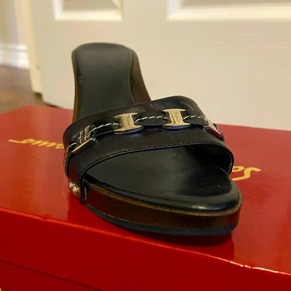 Vintage Salvatore Ferregamo Caterina sandals. - Picture 3 of 12